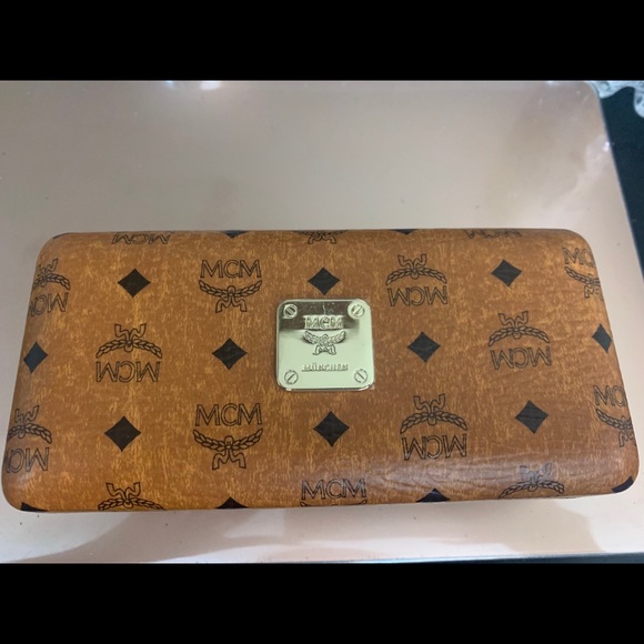 BNIB Gorgeous MCM Sunglasses - Picture 4 of 4